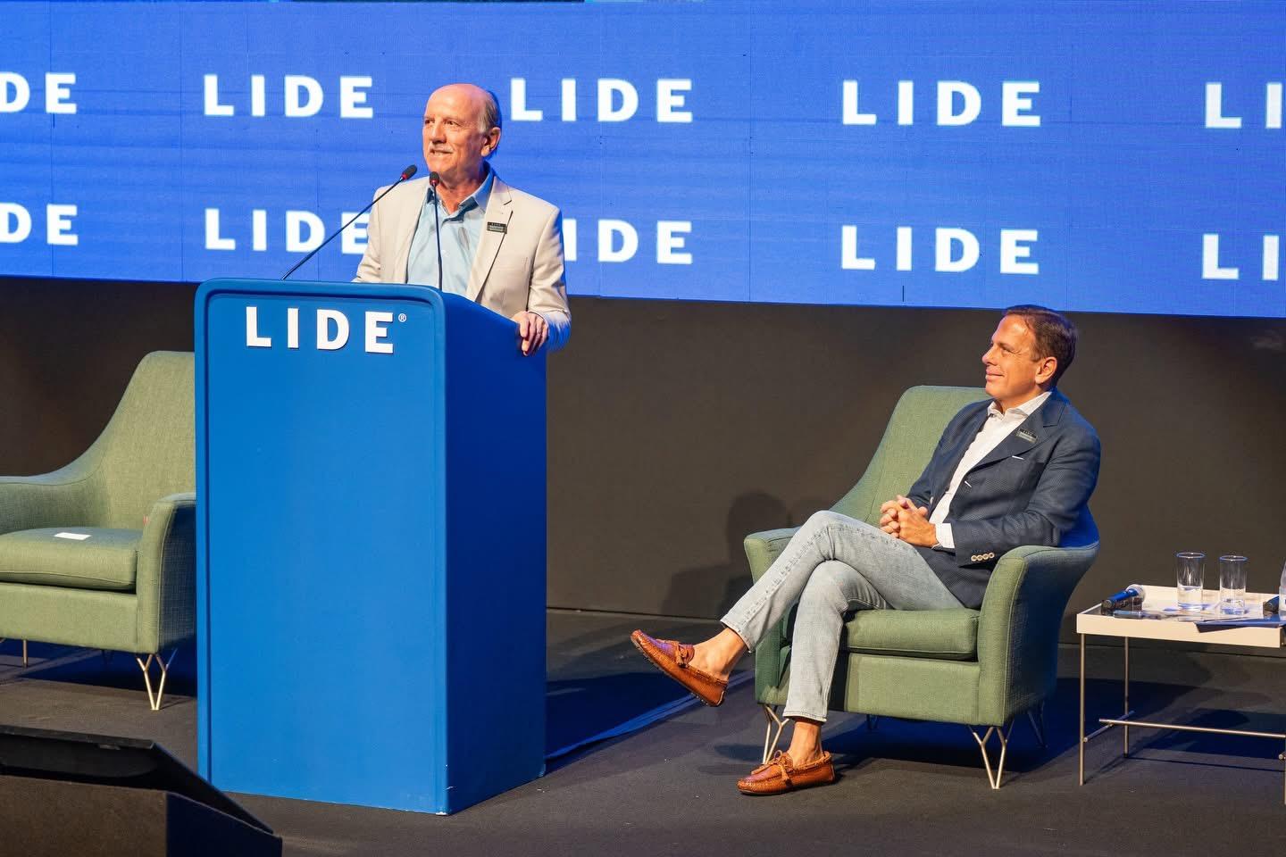 Ao lado do Ex-Governador de São Paulo João Doria o Prefeito de Barueri Beto Piteri participou do Seminário Lide de Saúde na Praça das Artes