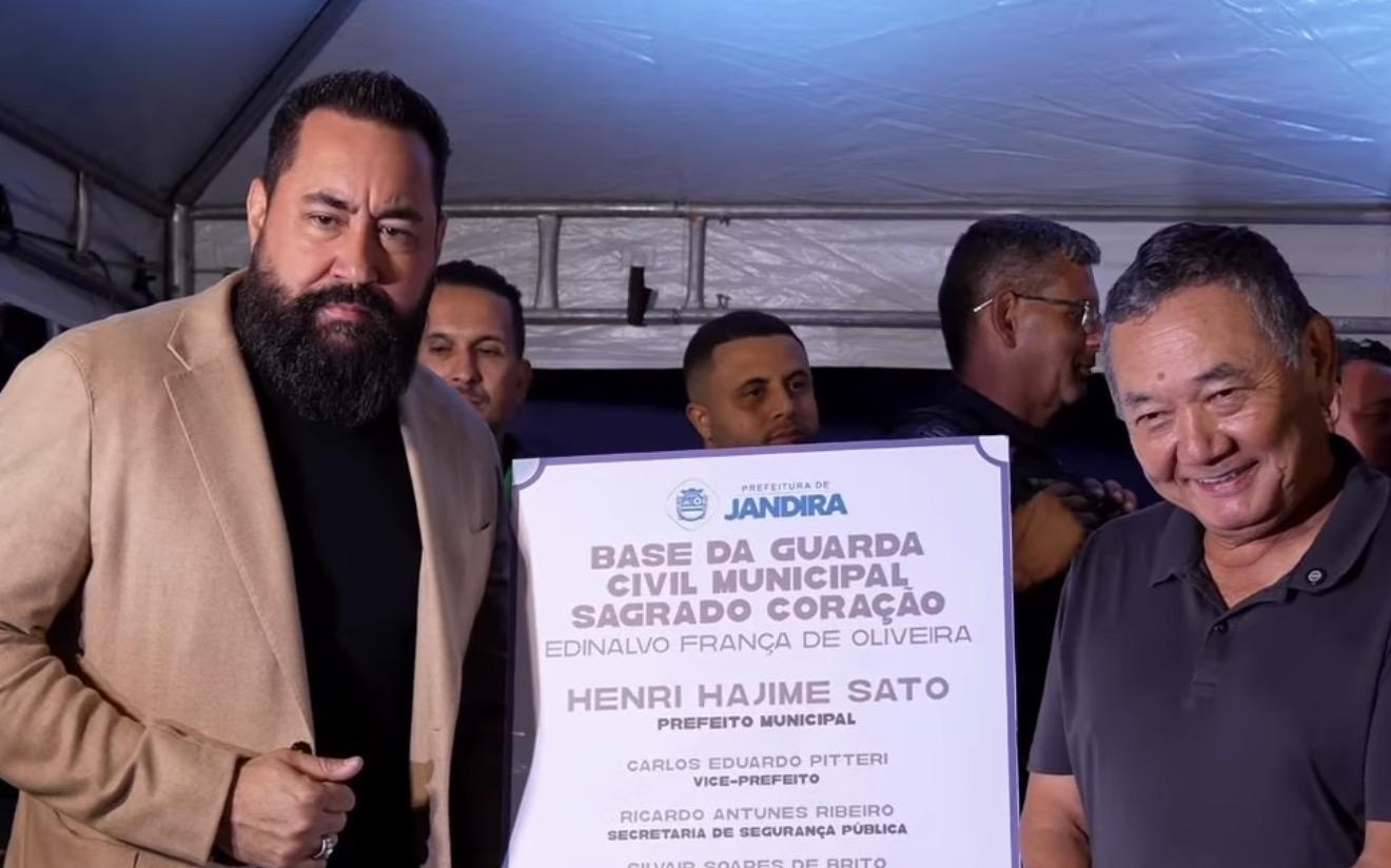 Ao lado do Secretário Municipal Ricardo Antunes o Prefeito de Jandira Doutor Sato inaugurou a Nova Base da Guarda Municipal do Sagrado Coração