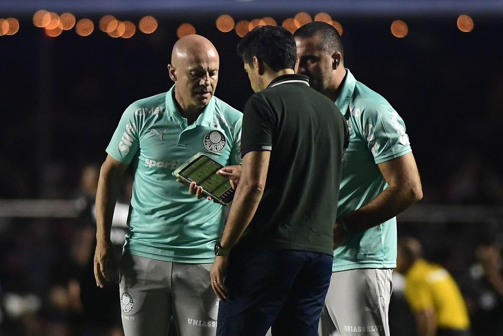 Auxiliar de Abel comenta adaptação de Arias ao Palmeiras: 