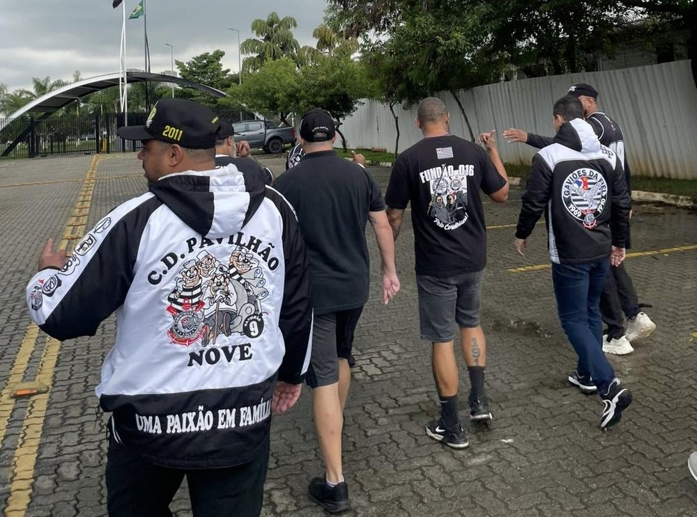 Bastidores: Bidu se desculpa por declaração pós-jogo em reunião com torcedores do Corinthians