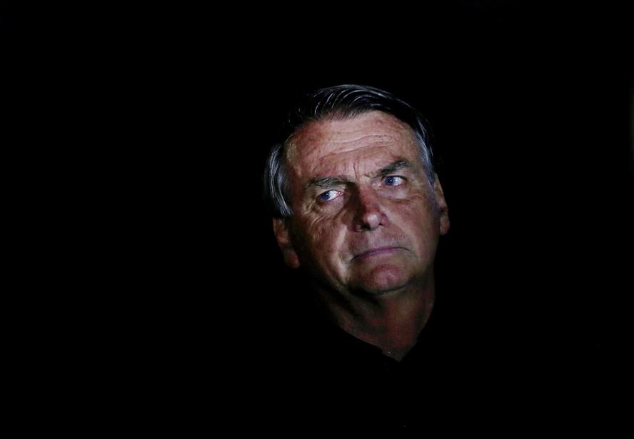 Bolsonaro está estável e já se alimenta com dieta pastosa