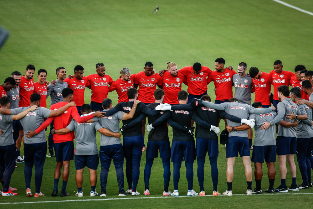 Bragantino inicia preparação para enfrentar o Grêmio; time tem dois suspensos e quatro no DM