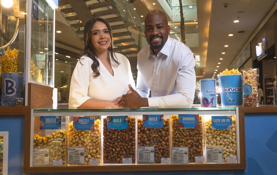 Casal começou a vender pipoca em carrinho de rua e hoje tem rede que fatura R$ 26 milhões