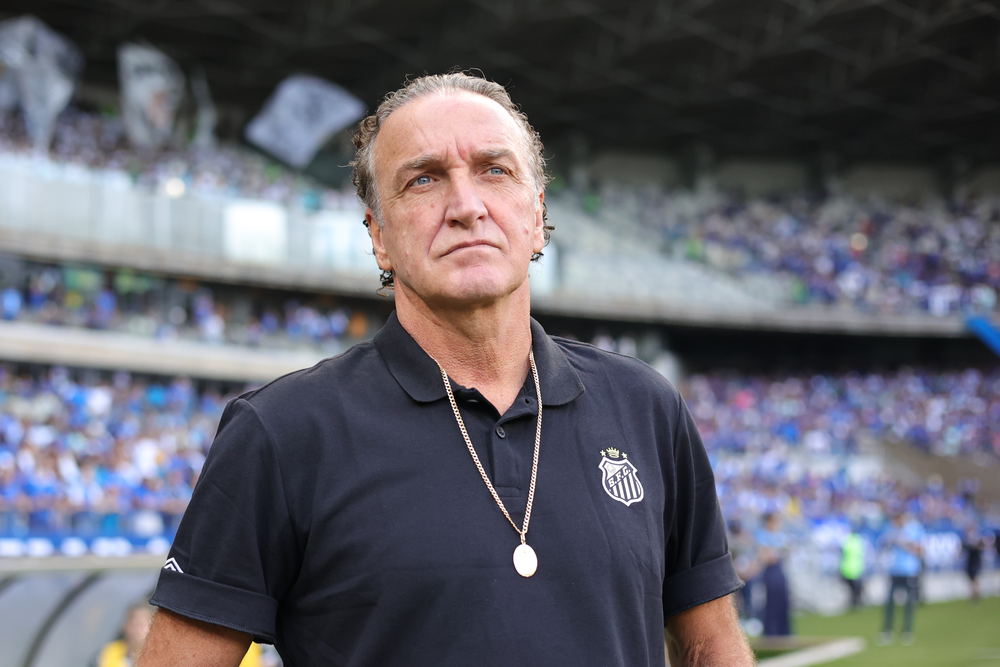 Cuca critica VAR por gol anulado em empate do Santos: 