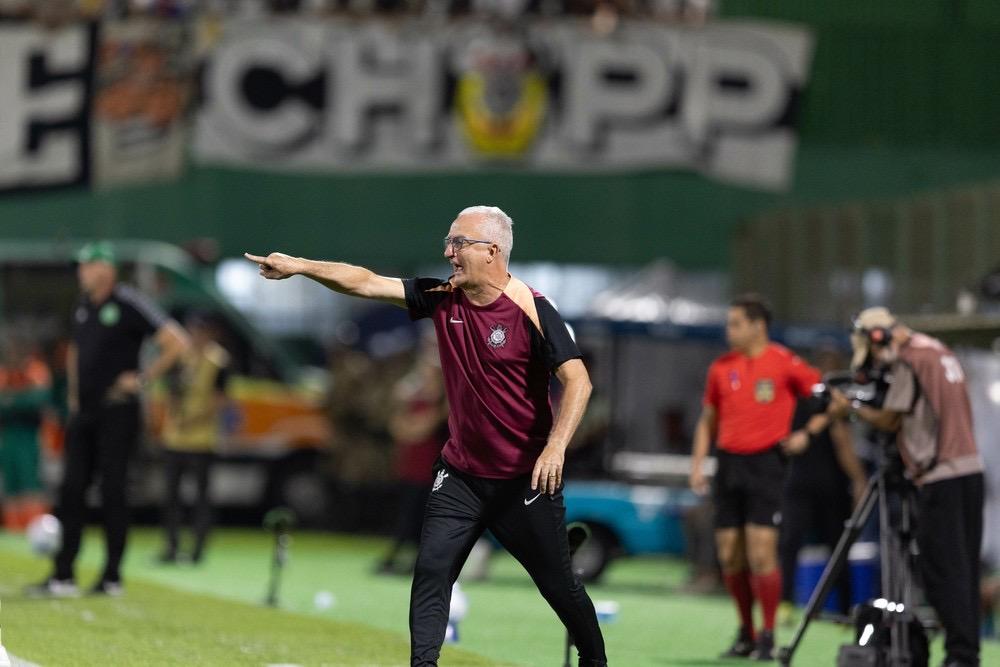Dorival lamenta empate do Corinthians em Chapecó: 