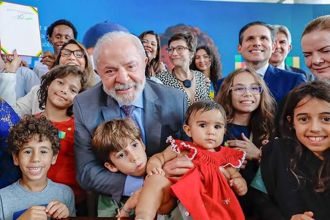 ECA Digital protege crianças e adolescentes e dá mais tranquilidade às famílias, diz Lula
