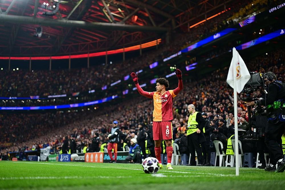 Gabriel Sara, do Galatasaray, é mais uma novidade na pré-lista de Ancelotti para jogos de março