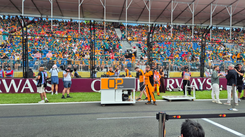 GP da Austrália: Russell segura Leclerc e vence em dobradinha da Mercedes; Bortoleto é 9º