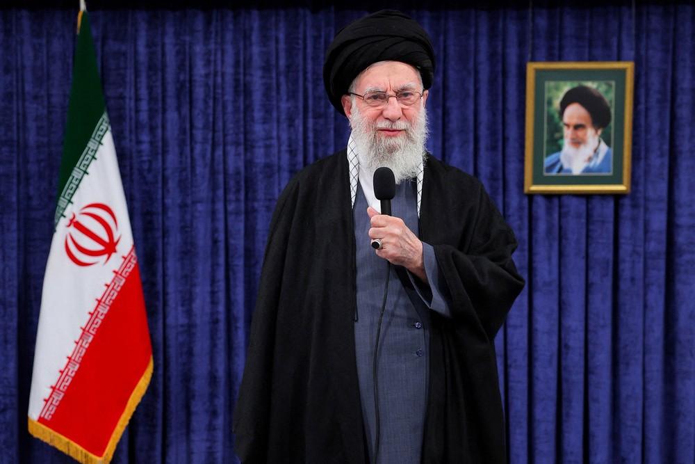 Irã confirma morte do líder supremo Ali Khamenei