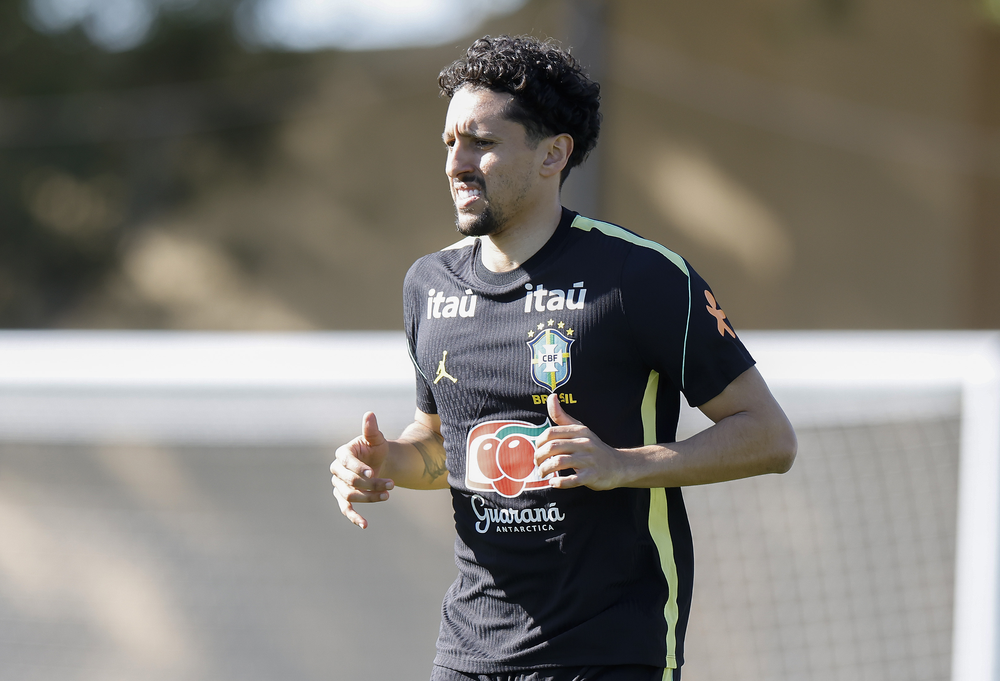 Marquinhos é poupado novamente em treino da Seleção; Rivaldo faz visita e reencontra Ancelotti