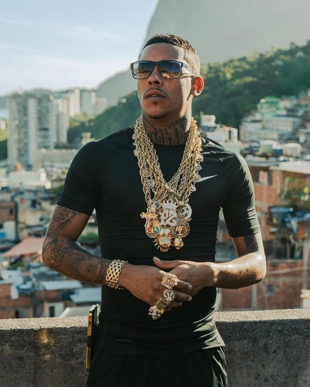 MC Poze do Rodo diz ter sido mantido refém em assalto dentro de casa e relata prejuízo de R$ 2 milhões