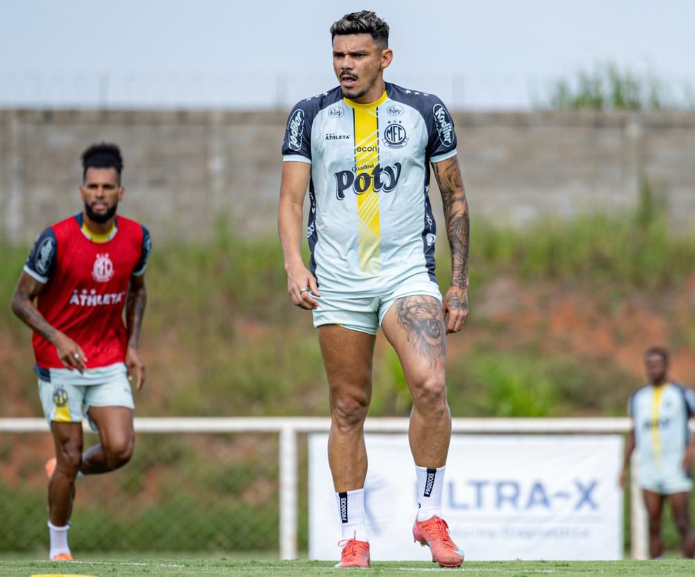 Mirassol avalia evolução física de Tiquinho antes de pensar em multa para enfrentar o Santos