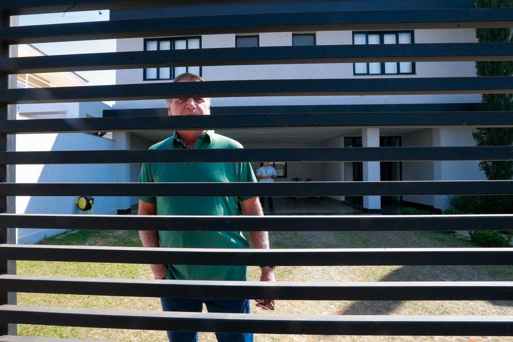 Moraes expede alvará para prisão domiciliar de Bolsonaro; documento oficializa transferência após alta hospitalar