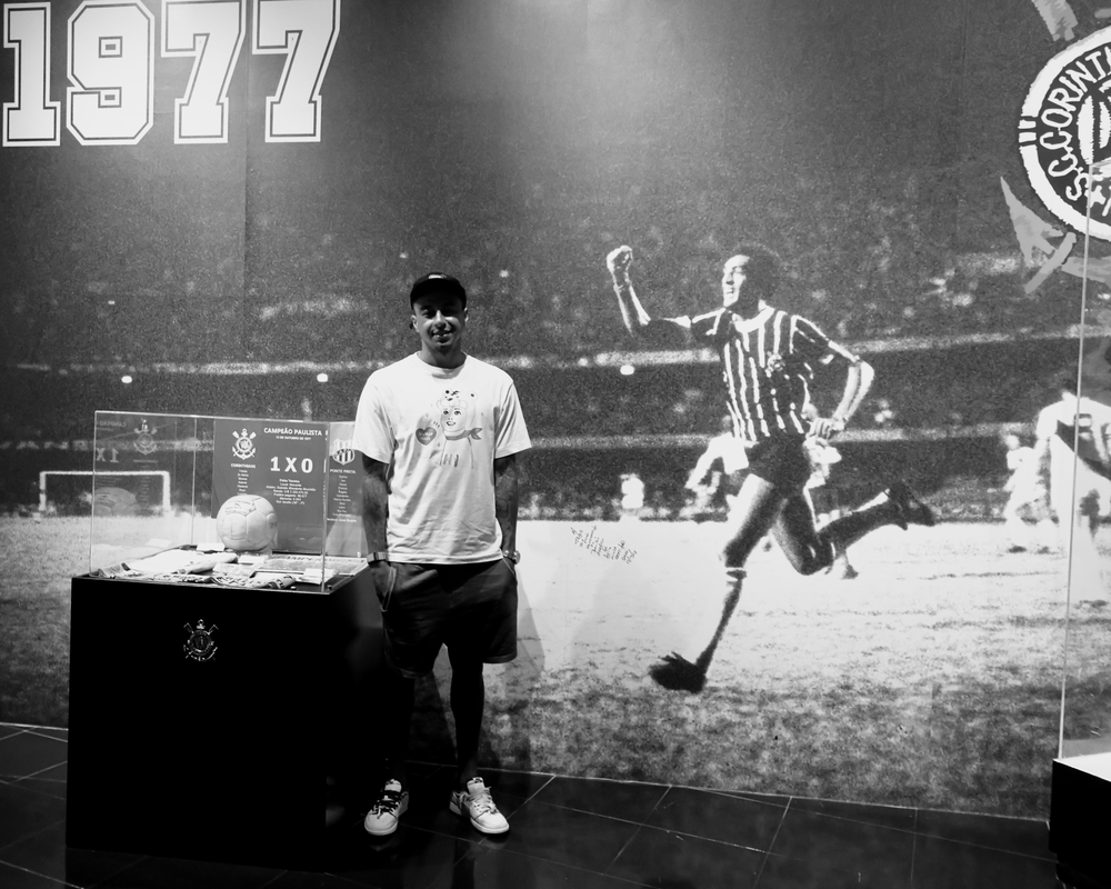 Novo reforço do Corinthians, Lingard visita museu do clube no Parque São Jorge