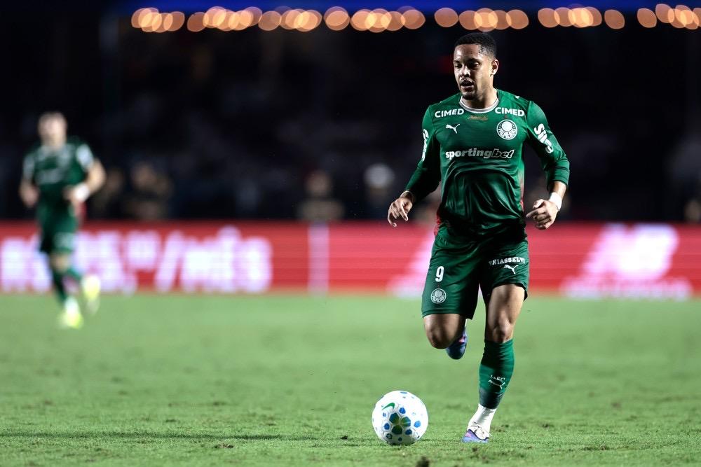 Palmeiras esboça planejamento para contar com Vitor Roque 