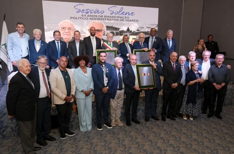 Prefeito e ex-prefeito de Osasco, da Itália, recebem Título de Cidadão Osasquense