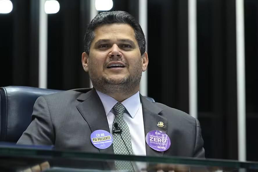 Senado aprova projeto que amplia licença-paternidade gradualmente para 20 dias; veja regras