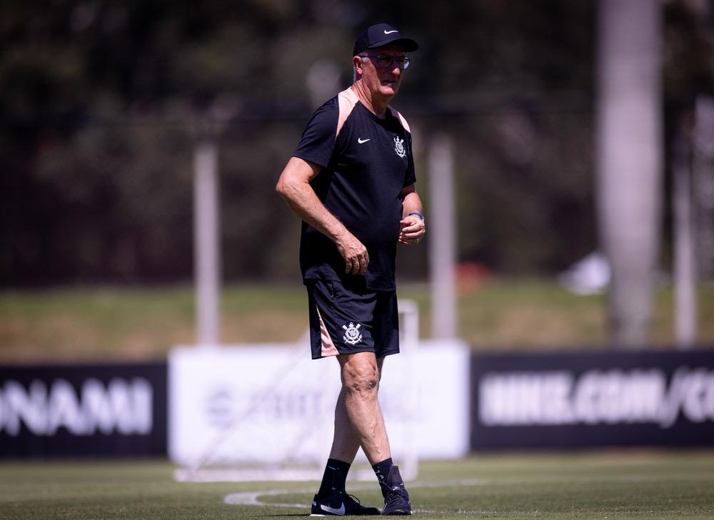 Treino do Corinthians: Dorival monta trabalho técnico e volta a cobrar produção ofensiva