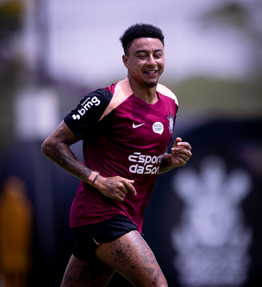 Treino do Corinthians: Raniele participa do início da atividade, e Allan faz trabalhos à parte no CT