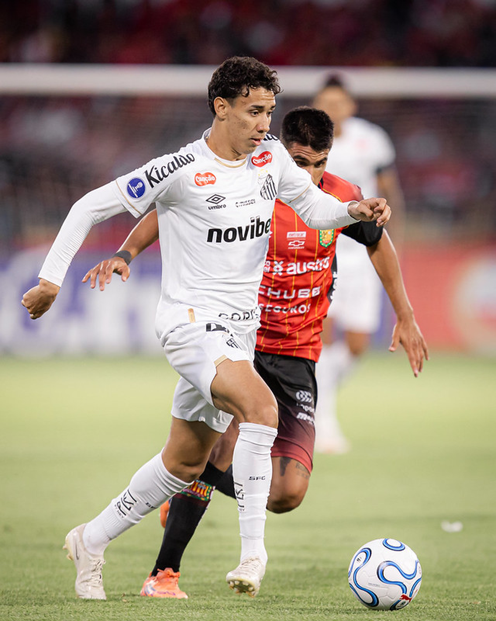 Análise: falta de pontaria custa caro ao Santos em jogo 