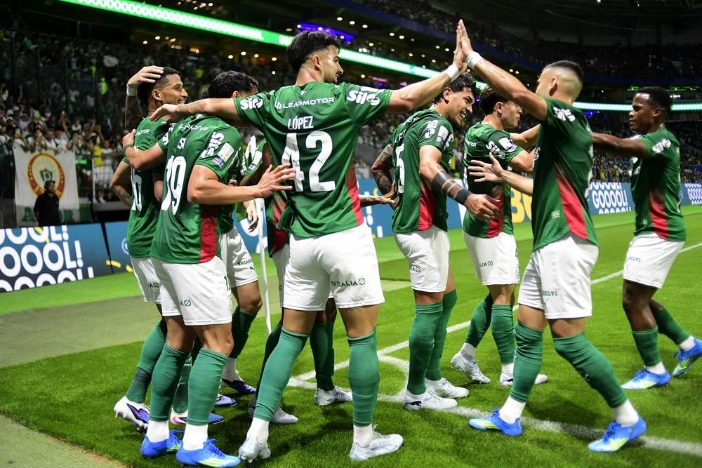 Análise: nem ausência de Abel e expulsão de Murilo atrapalham o Palmeiras, líder do Brasileirão