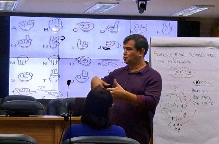 Câmara de Osasco oferece curso de Libras para servidores