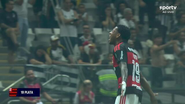 Com facilidade, Flamengo goleia Atlético-MG e segue na vice-liderança
