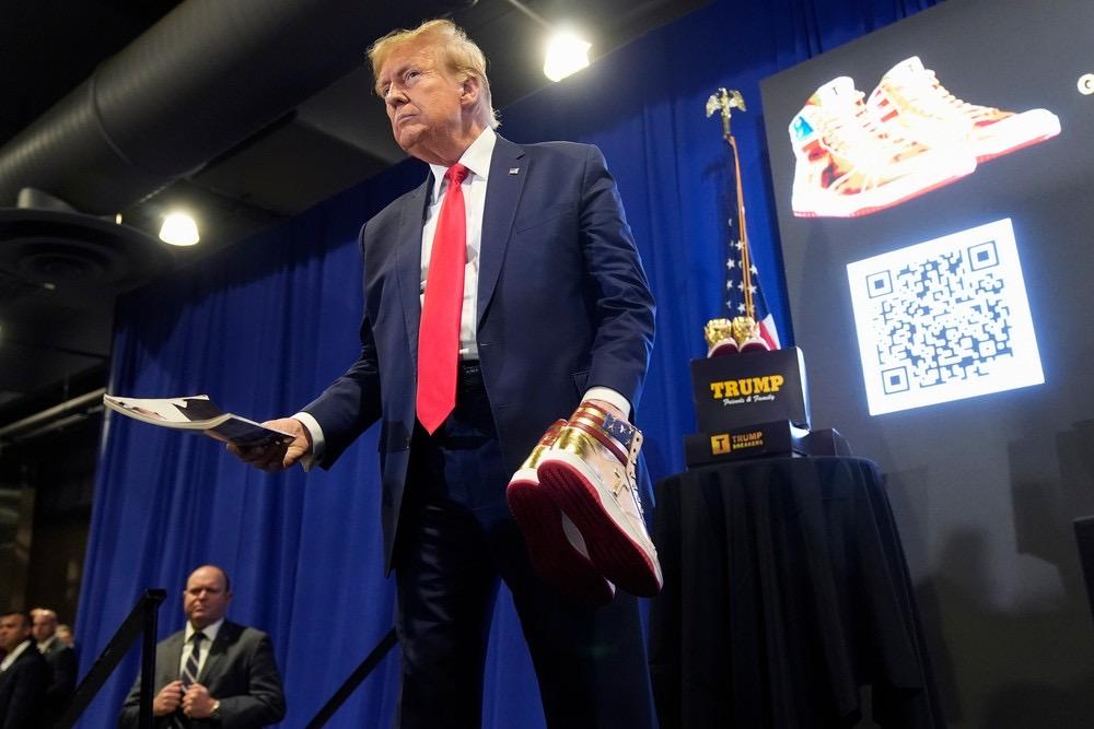 Explosão de negócios da família Trump abre caminho para presidentes dos EUA lucrarem com o cargo