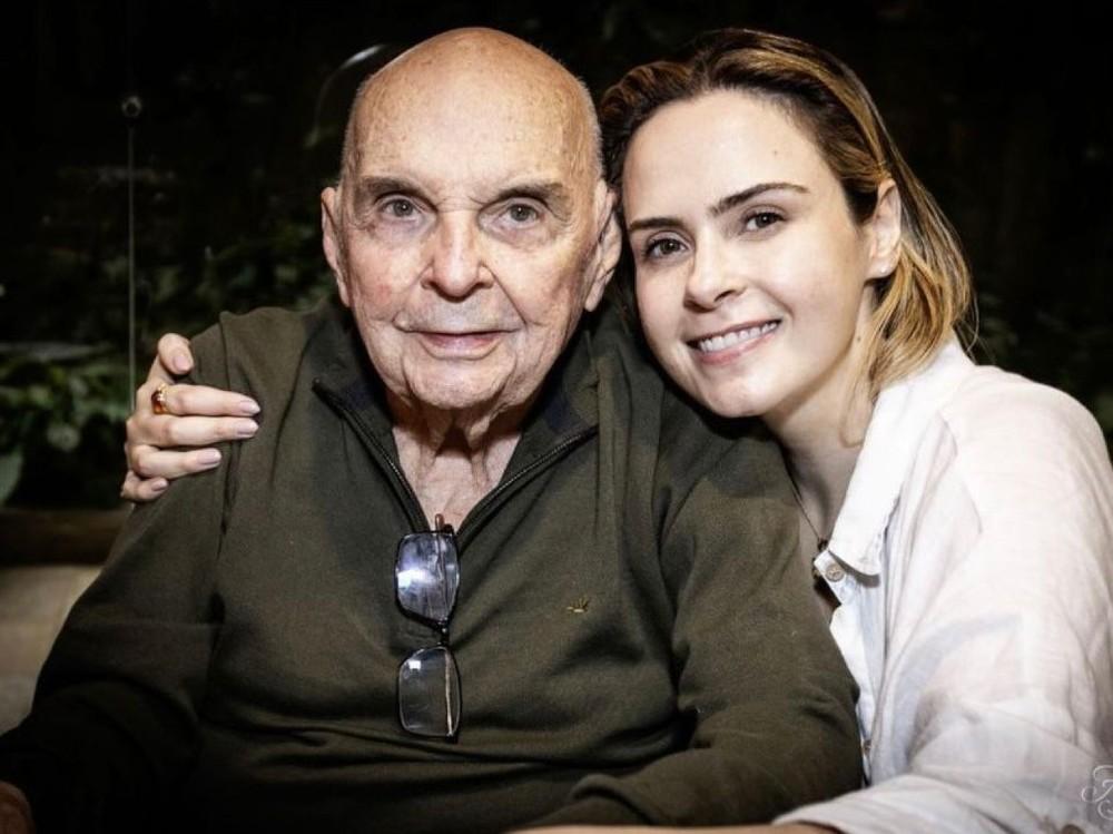 Pai de Ana Paula Renault morre em BH; equipe diz que participante continuará no BBB
