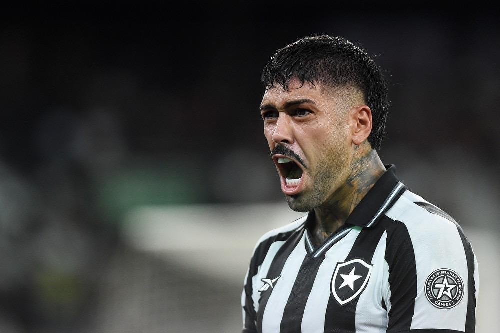 Palmeiras estuda a contratação de Alexander Barboza, do Botafogo