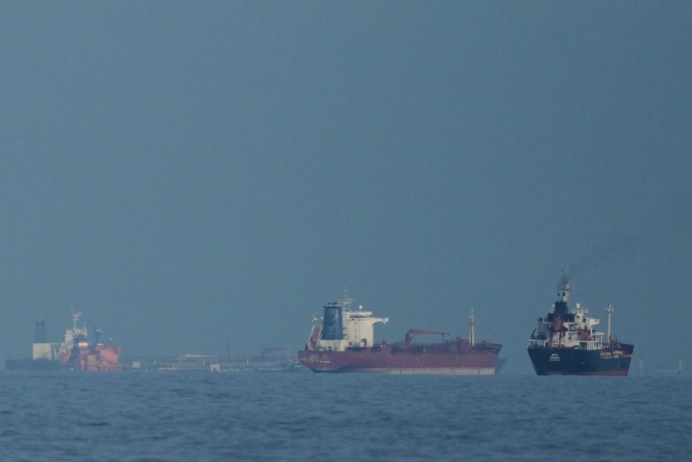 Petróleo sobe 5% com impasse entre EUA e Irã no Estreito de Ormuz