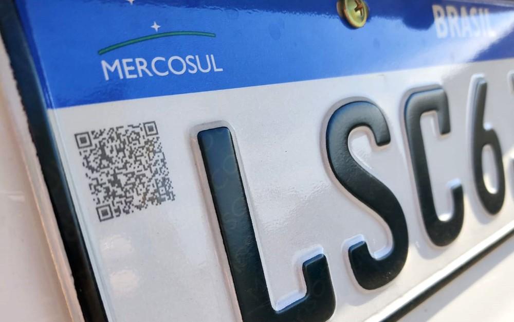 Placas novas? Associação que representa os Detrans diz que mudanças podem impor custos ao cidadão