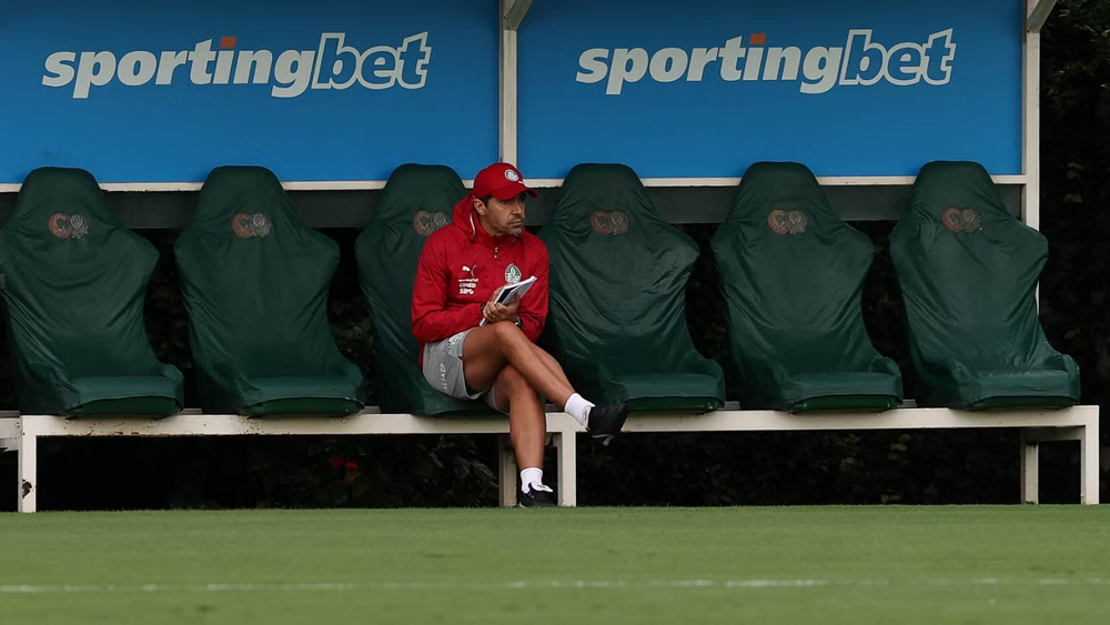 Quem vai substituir Vitor Roque no Palmeiras? Veja opções de Abel