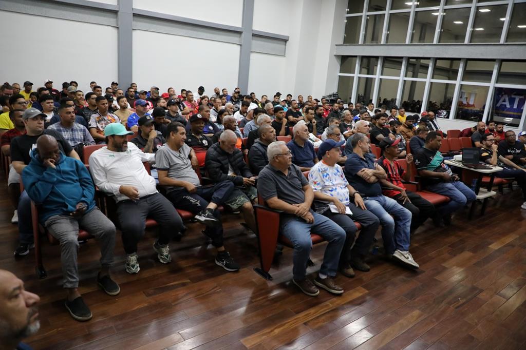 Reunião geral projeta temporada 2026 do Amador de Barueri