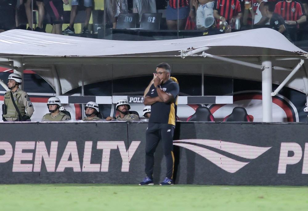 Roger diz que São Paulo perdeu para o Vitória por 