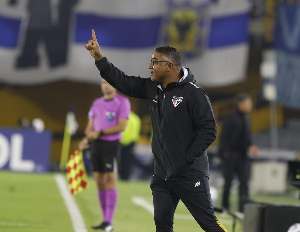 Roger explica mudanças e valoriza empate do São Paulo na altitude: 