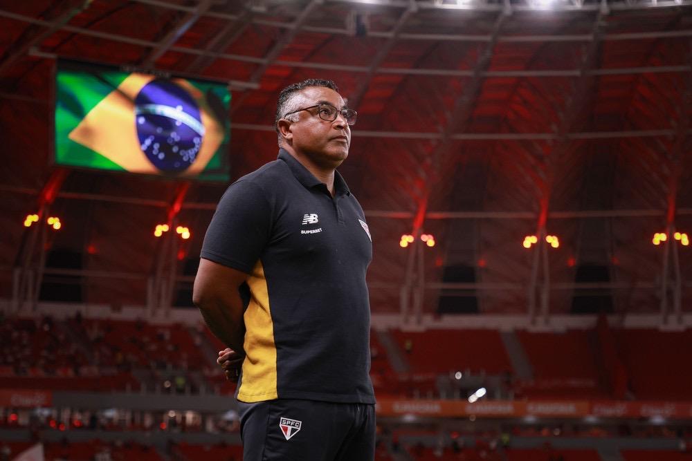 Roger explica São Paulo com pontas e analisa excesso de cruzamentos: 