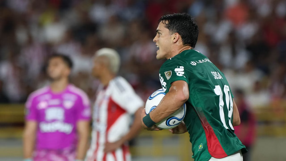 Sosa vira 12º jogador no Palmeiras, ganha elogios e pode ser novidade em clássico contra Corinthians