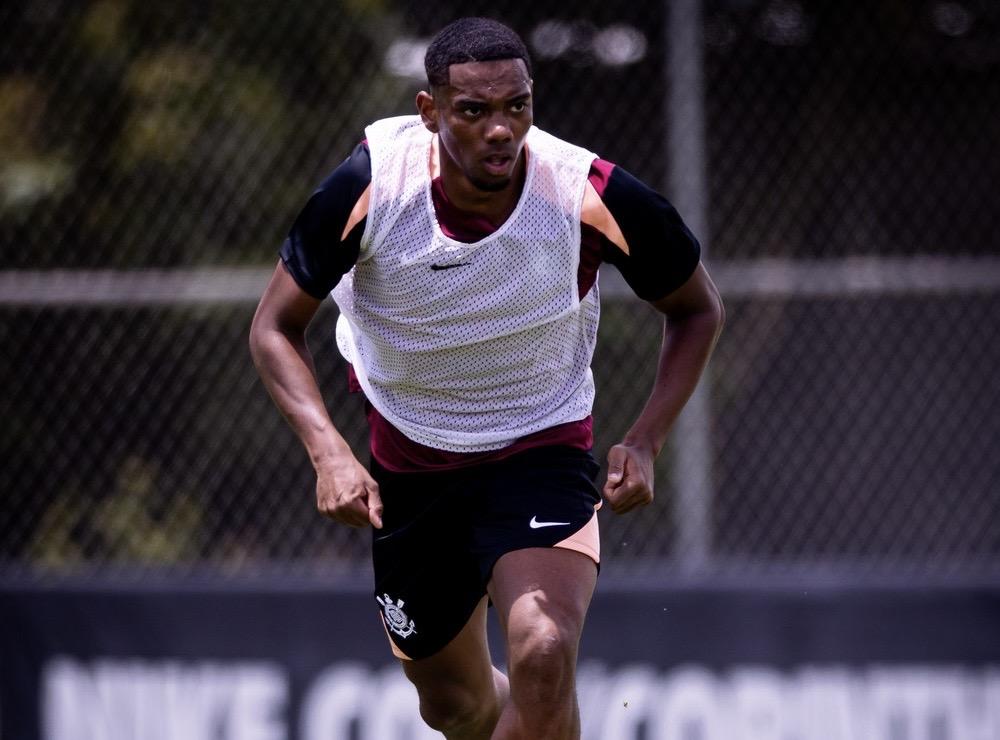 Treino do Corinthians: André volta a trabalhar com bola, e Diniz faz testes para enfrentar o Vasco