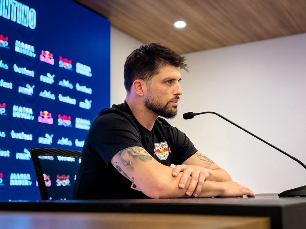 Volpi celebra vitória contra o Flamengo e fala sobre disputa de titularidade com Cleiton: 