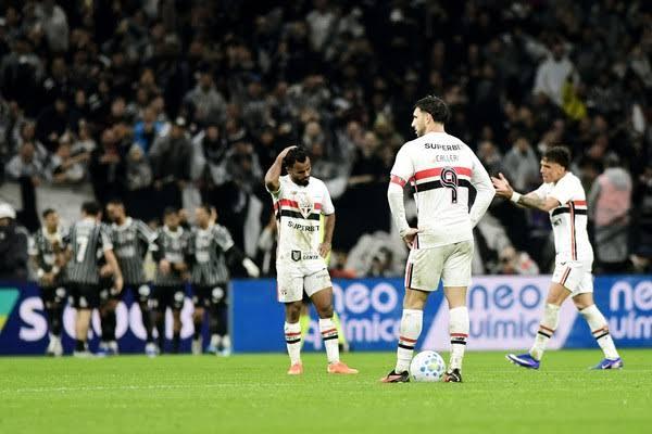 Análise: derrota em clássico expõe fragilidades e pressiona Roger Machado no São Paulo