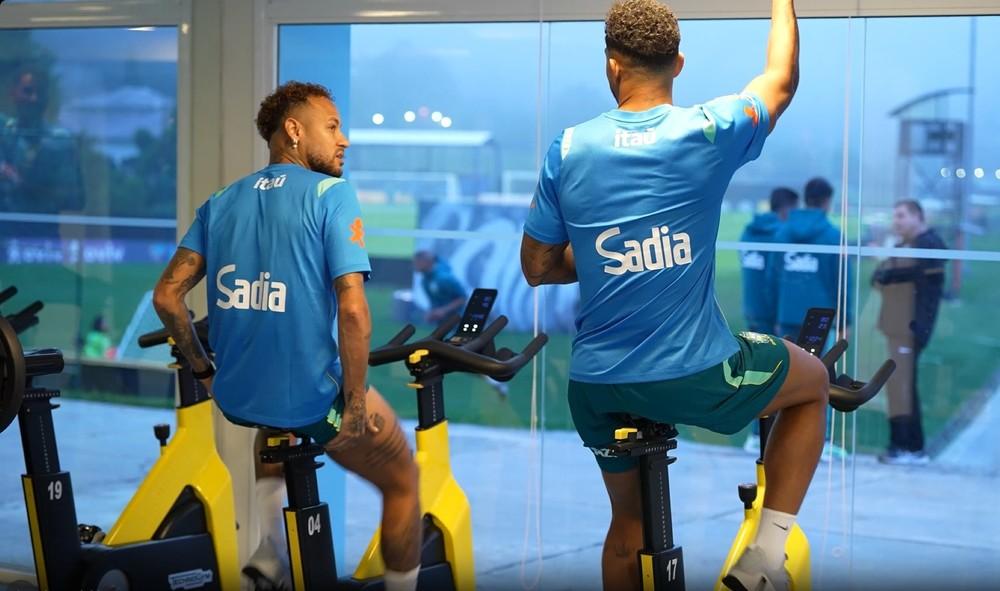 Bastidores: Neymar mobiliza Seleção, 