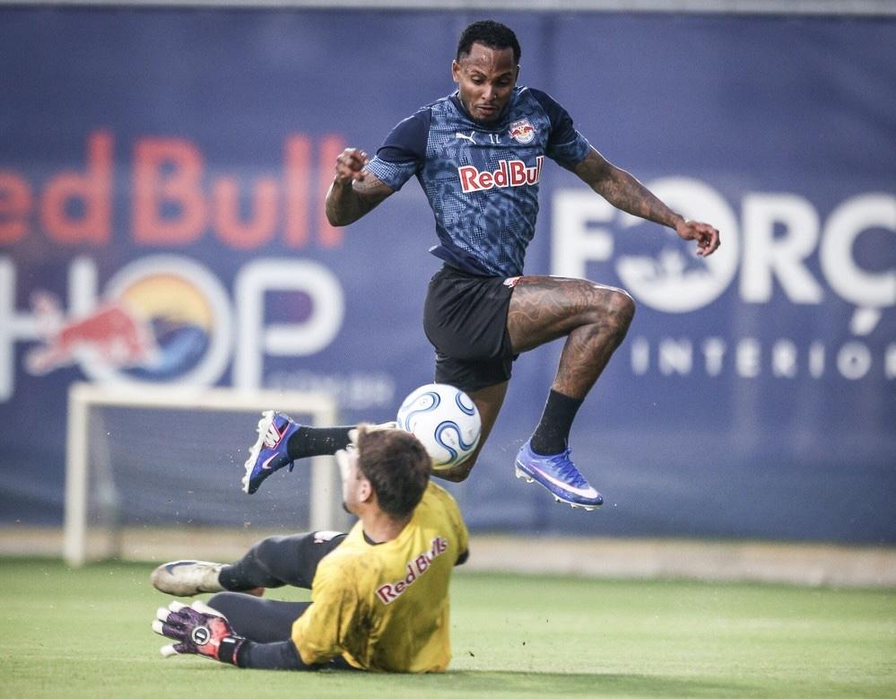 Bragantino faz treino tático e encerra preparação para enfrentar o Mirassol