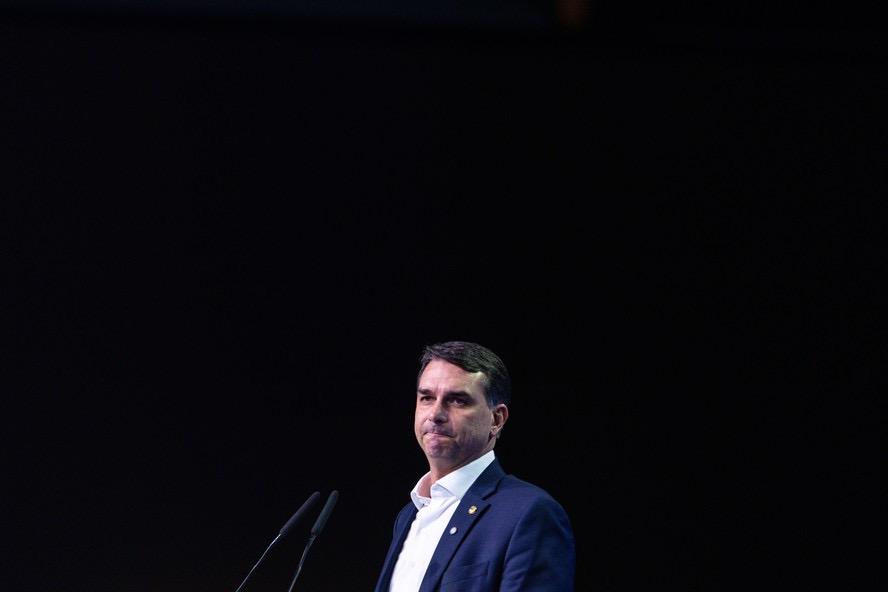 Cai o chefe de comunicação da campanha de Flávio