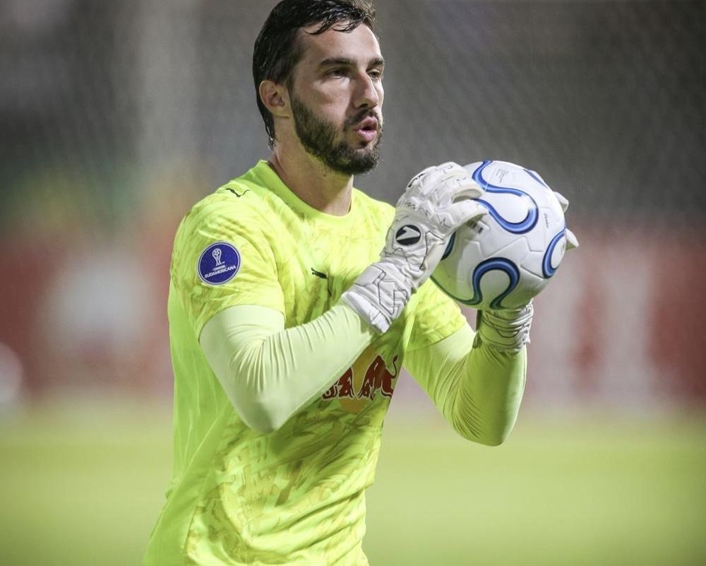 Cleiton lamenta chances desperdiçadas pelo Bragantino em derrota para o River Plate