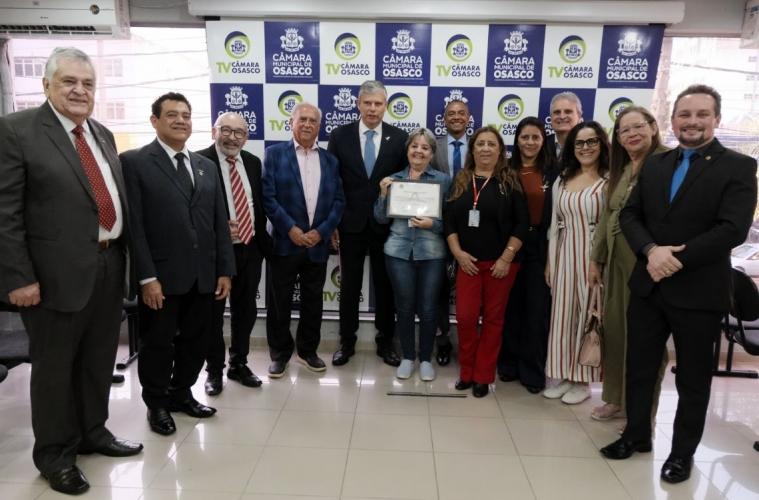 Corretores de imóveis e igreja evangélica do Jardim D´Abril recebem moções