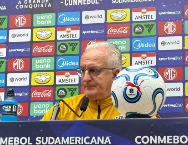 Dorival comemora classificação do São Paulo, mas admite incômodo e cobra regularidade do elenco