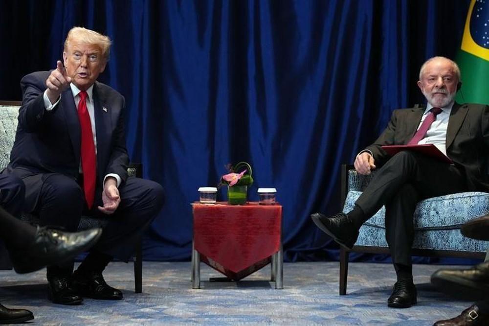 Lula chega mais 'vulnerável' para encontro com Trump, mas risco de 'emboscada' é baixo, dizem analistas