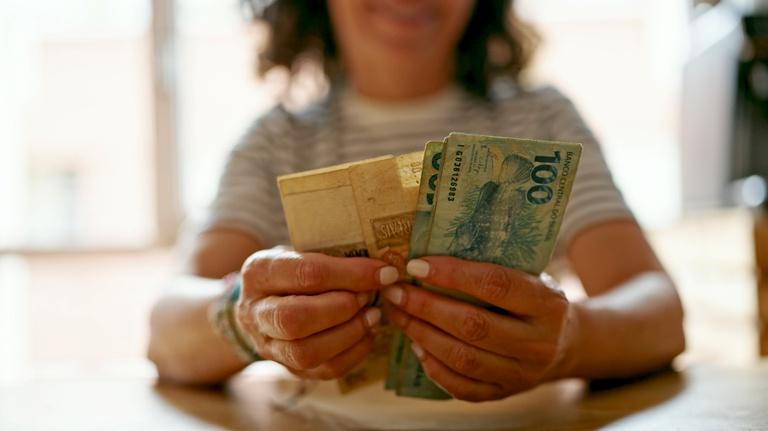 Pagamento da segunda parcela do 13º para aposentados e pensionistas começa neste dia 25