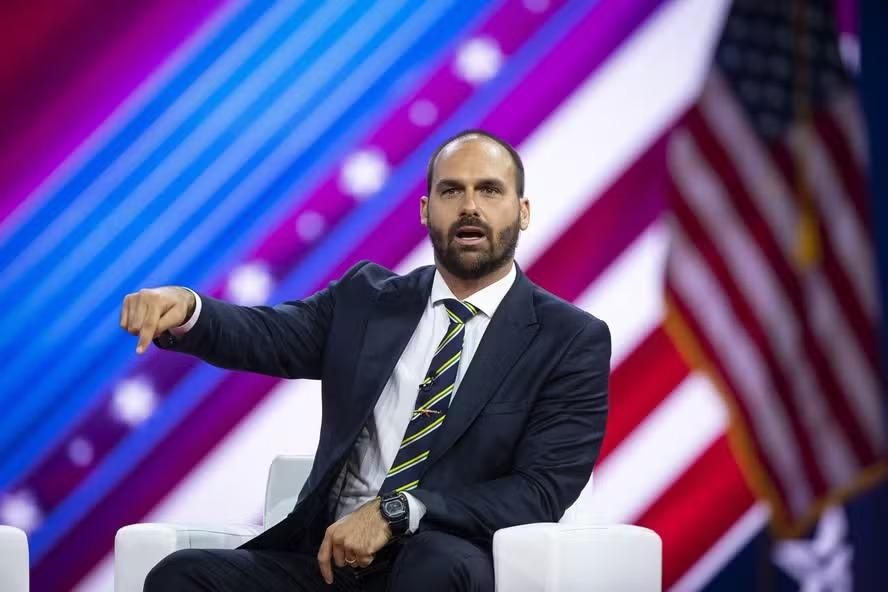 PGR pede condenação de Eduardo Bolsonaro por coação a autoridades do Judiciário que julgaram trama golpista